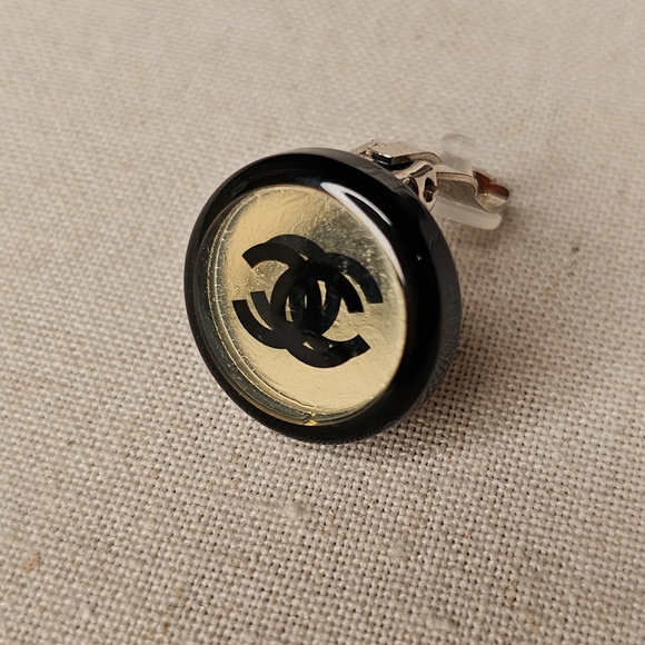 Chanel Clip on earrings one piece - Picture 3 of 14